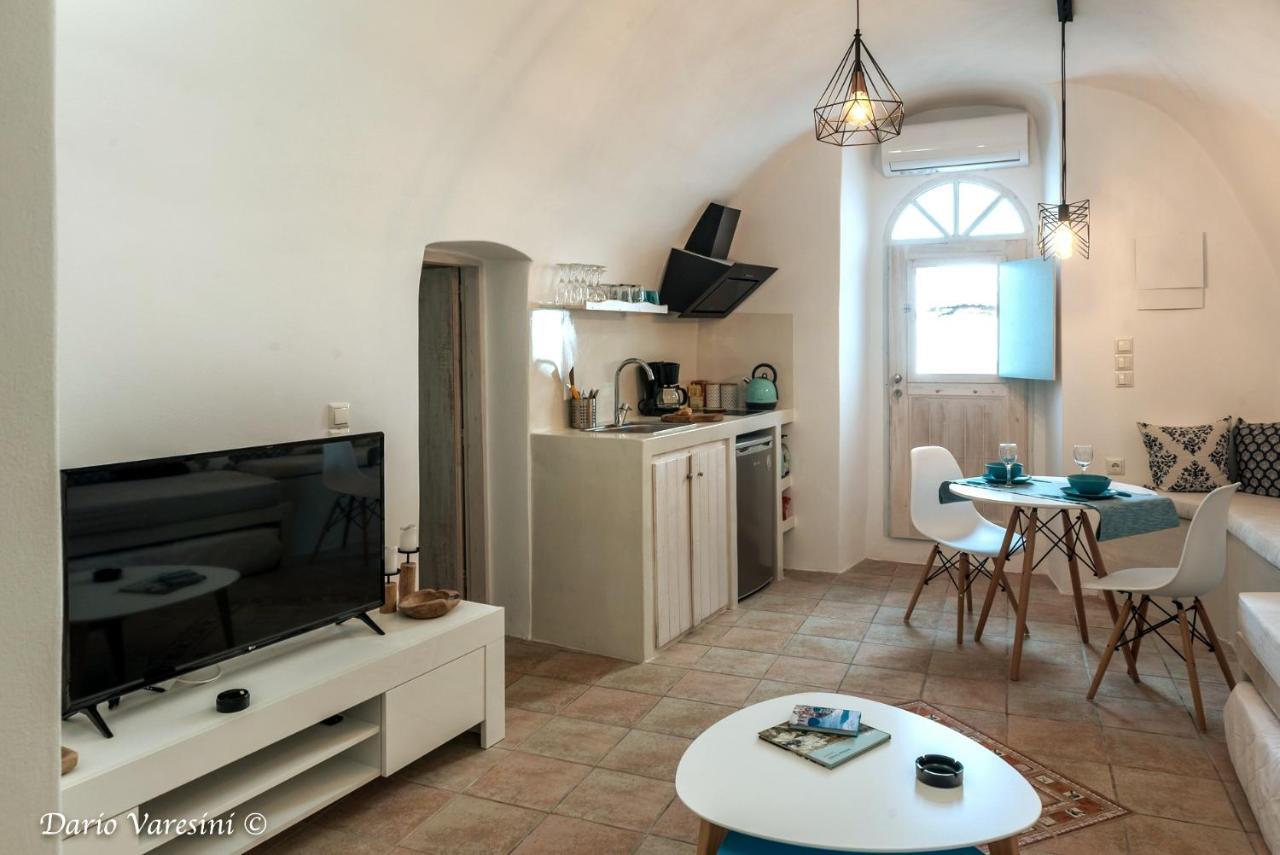Santorinian Lava House Villa Pýrgos Esterno foto