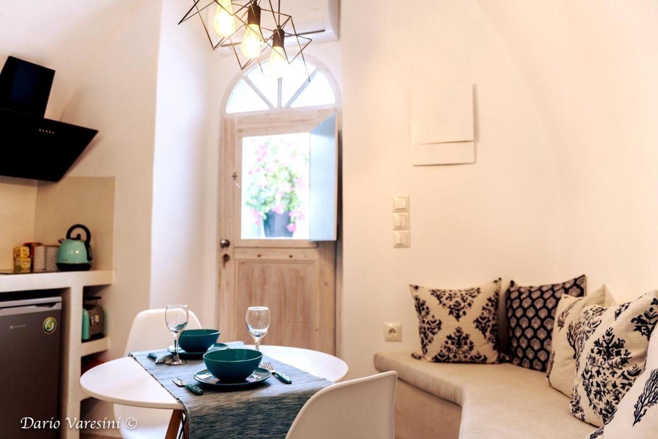 Santorinian Lava House Villa Pýrgos Esterno foto