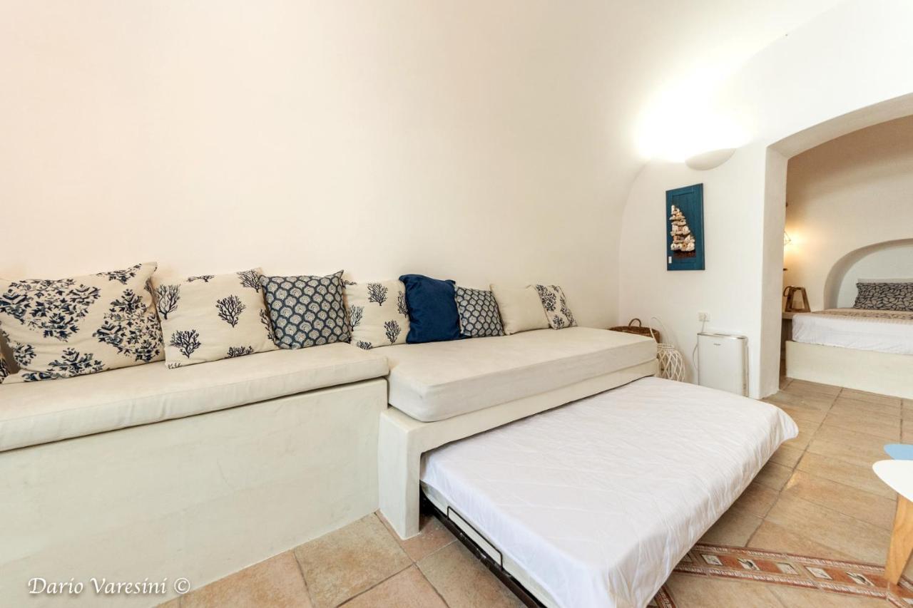 Santorinian Lava House Villa Pýrgos Esterno foto