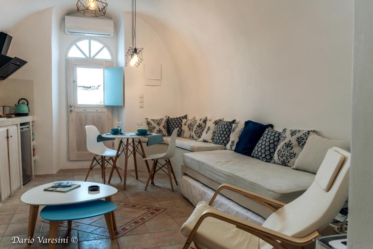 Santorinian Lava House Villa Pýrgos Esterno foto