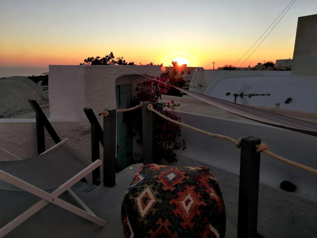 Santorinian Lava House Villa Pýrgos Esterno foto